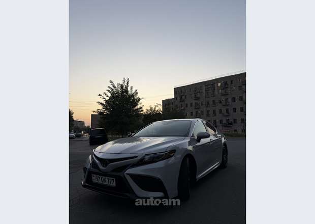 Toyota Camry 2022 — լուսանկար 3