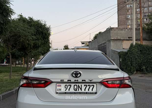 Toyota Camry 2022 — լուսանկար 6