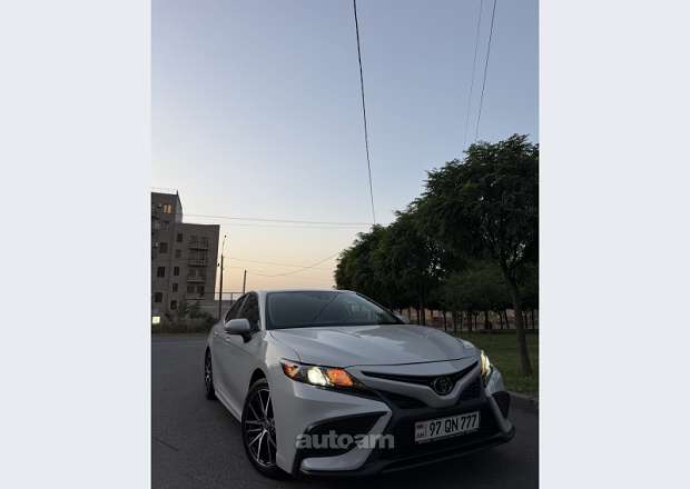 Toyota Camry 2022 — լուսանկար 1