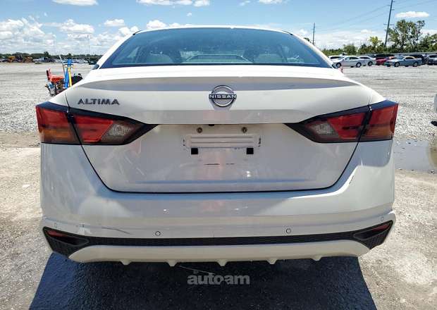 Nissan Altima