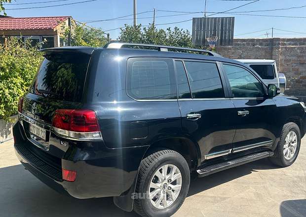 Toyota Land Cruiser 200