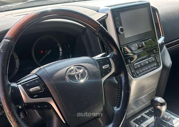 Toyota Land Cruiser 200