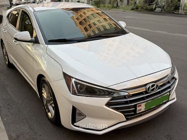 Hyundai Elantra  2019 