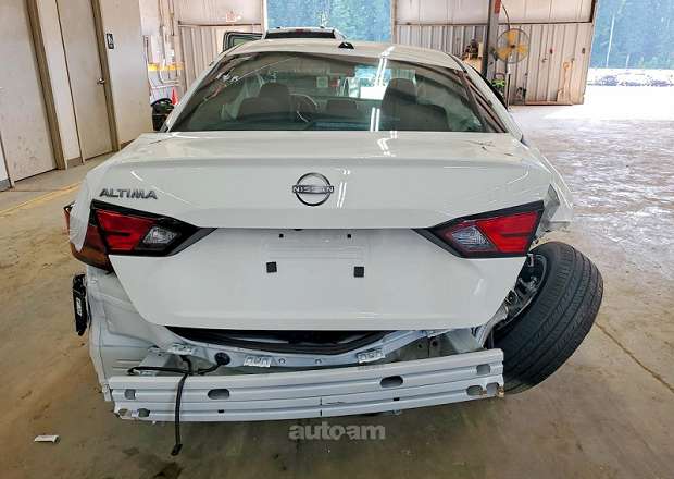 Nissan Altima