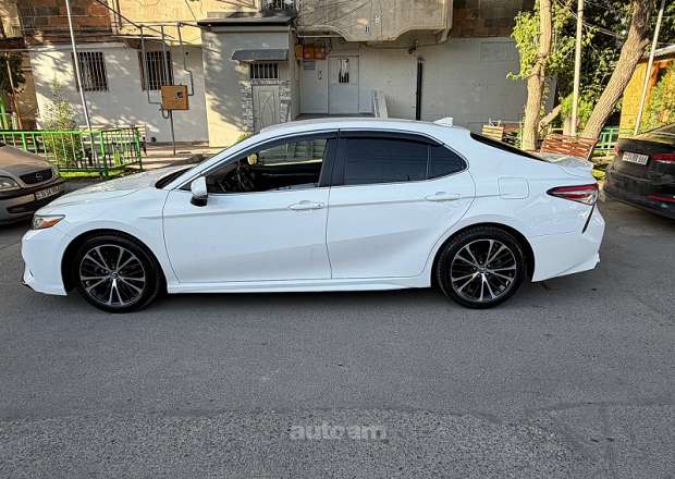 Toyota Camry 2019 — լուսանկար 7