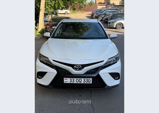 Toyota Camry 2019 — լուսանկար 1
