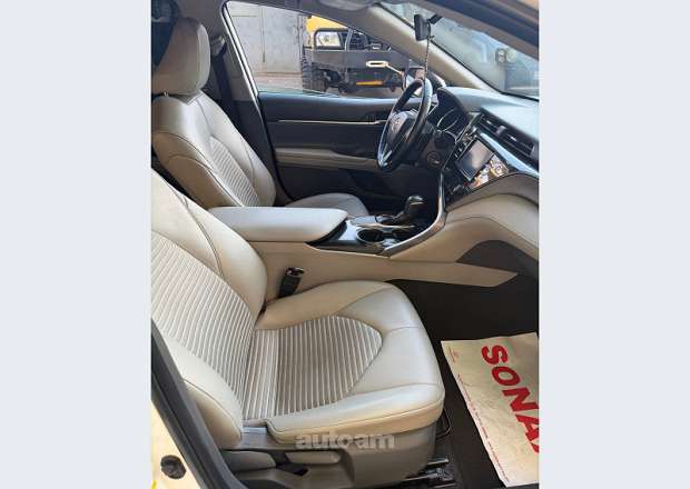 Toyota Camry 2019 — լուսանկար 3