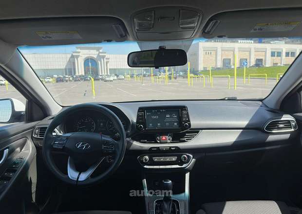 Hyundai Elantra 2018 — լուսանկար 6
