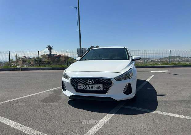 Hyundai Elantra 2018 — լուսանկար 3