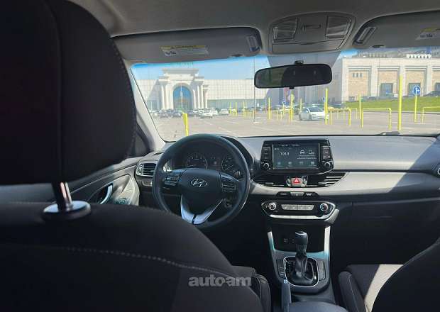 Hyundai Elantra 2018 — լուսանկար 7
