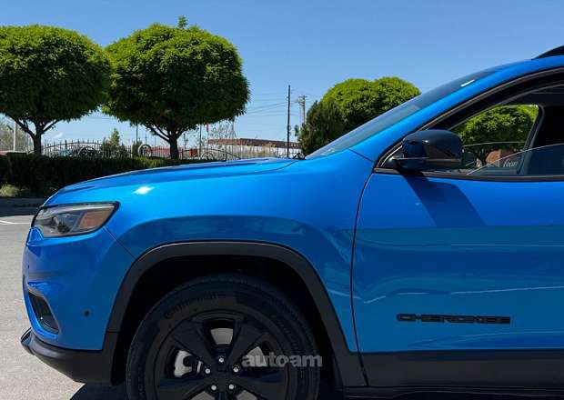 Jeep Cherokee 2023 — լուսանկար 12