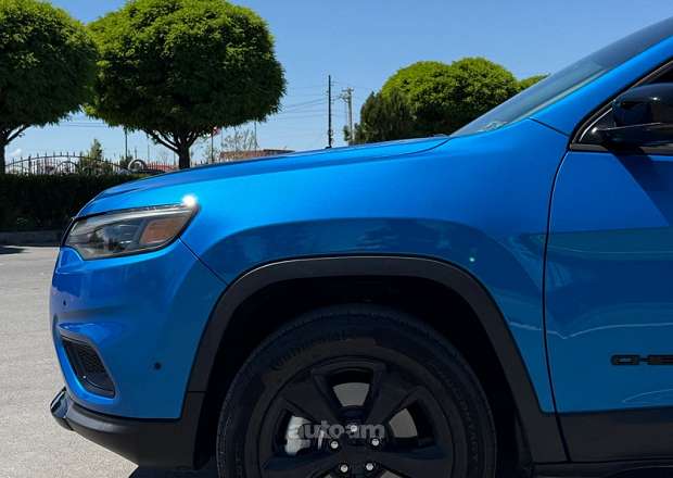 Jeep Cherokee 2023 — լուսանկար 4