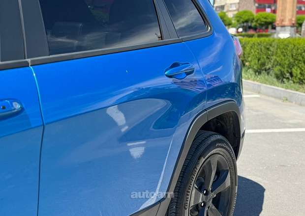 Jeep Cherokee 2023 — լուսանկար 6