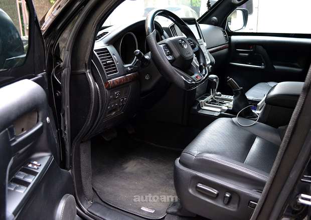 Toyota Land Cruiser 200