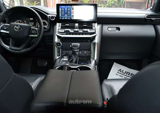 Toyota Land Cruiser 300