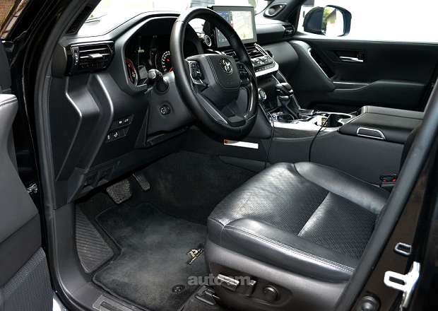 Toyota Land Cruiser 300