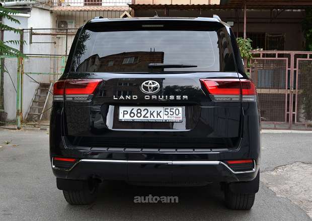 Toyota Land Cruiser 300