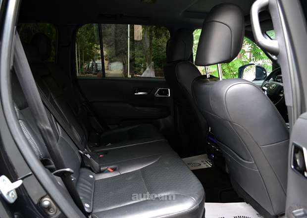Toyota Land Cruiser 300