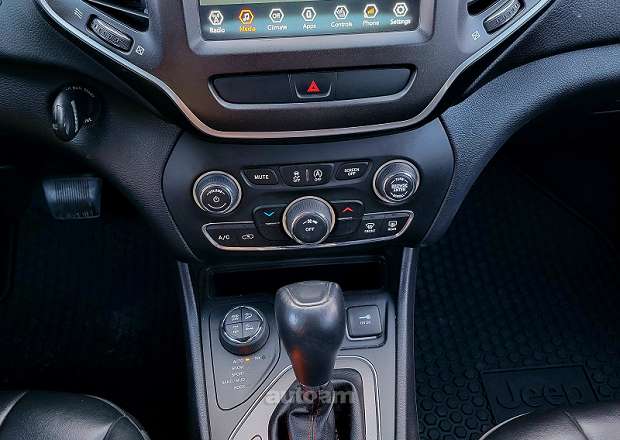 Jeep Cherokee 2019 — фото 15