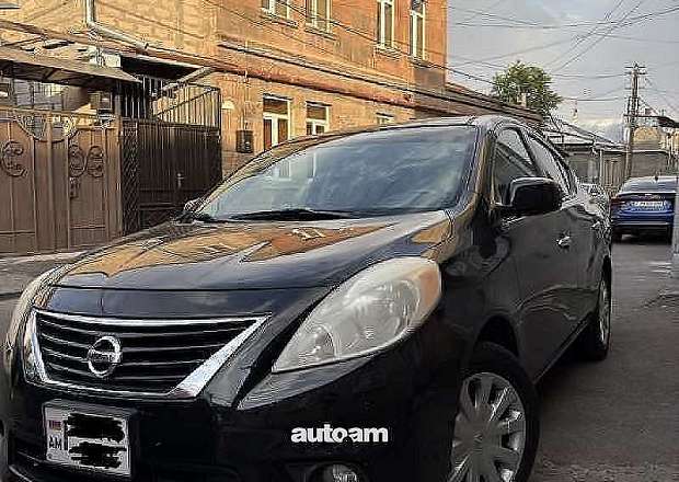 Nissan Versa 2012 — լուսանկար 1