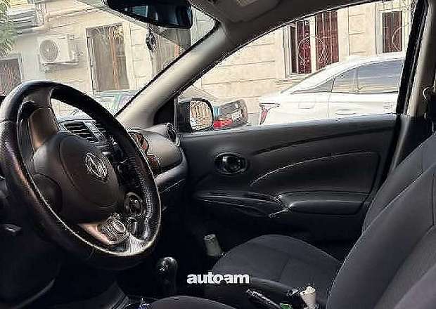 Nissan Versa 2012 — լուսանկար 5