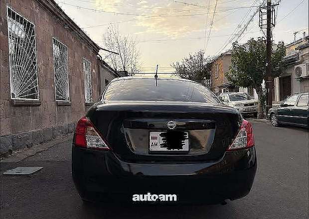 Nissan Versa 2012 — լուսանկար 9