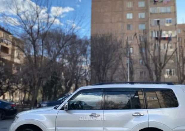 Mitsubishi Pajero 2009 — լուսանկար 2