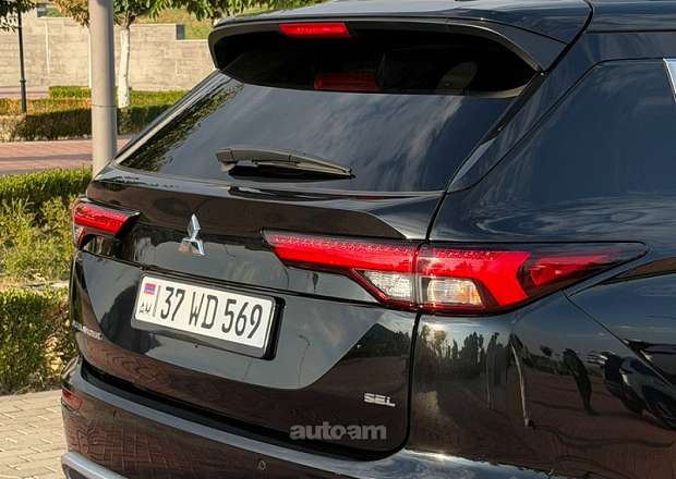 Mitsubishi Outlander 2021 — фото 12