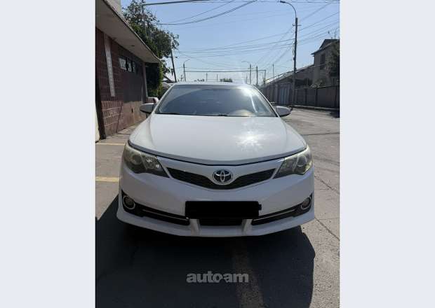 Toyota Camry 2013 — photo 1