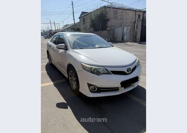 Toyota Camry 2013 — photo 2