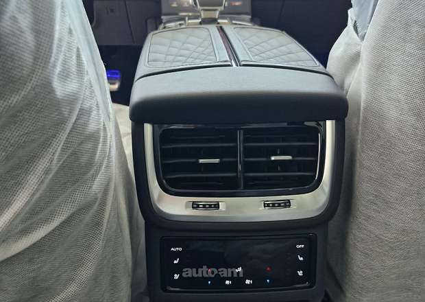 Hongqi E-HS9