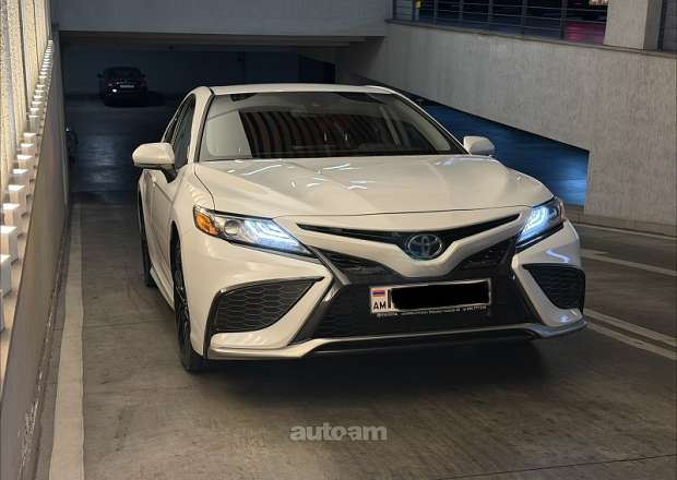 Toyota Camry 2021 — լուսանկար 3