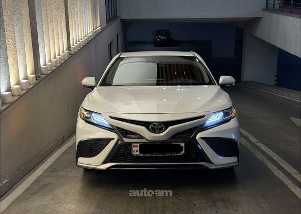 Toyota Camry 2021 — լուսանկար 2