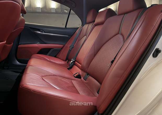 Toyota Camry 2021 — լուսանկար 9