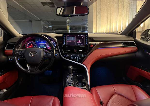 Toyota Camry 2021 — լուսանկար 10