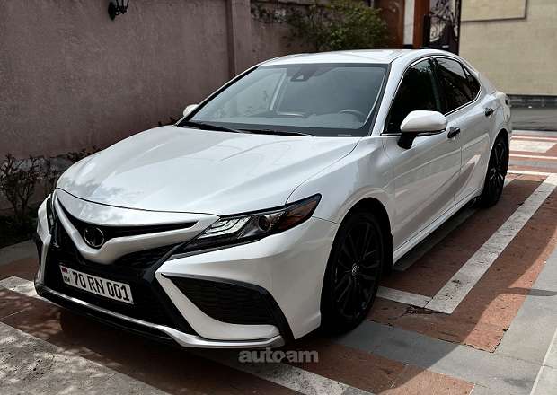 Toyota Camry 2021 — լուսանկար 2