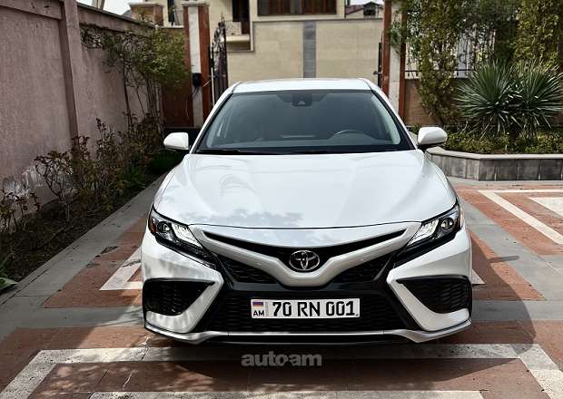 Toyota Camry 2021 — լուսանկար 3