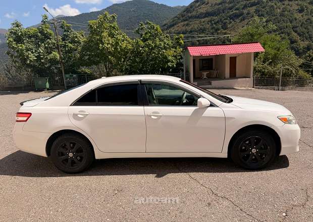 Toyota Camry 2011 — photo 4