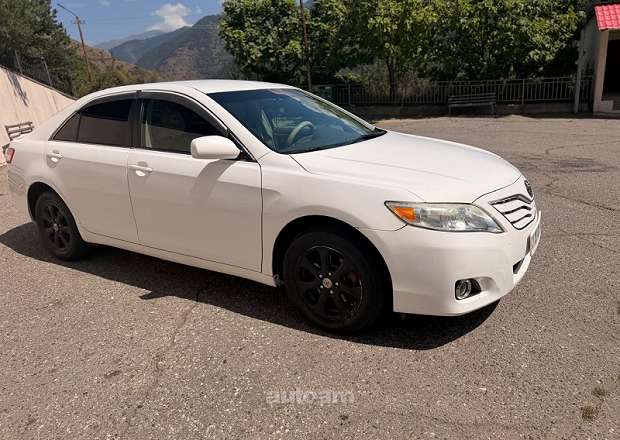 Toyota Camry 2011 — photo 2