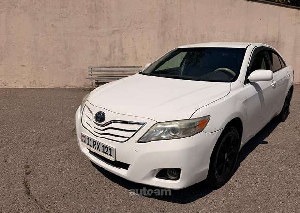 Toyota Camry 2011 — photo 1