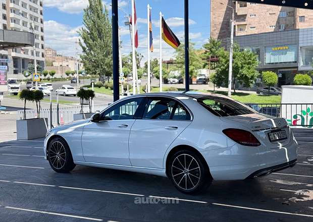Mercedes-Benz C 300 2020 — լուսանկար 1