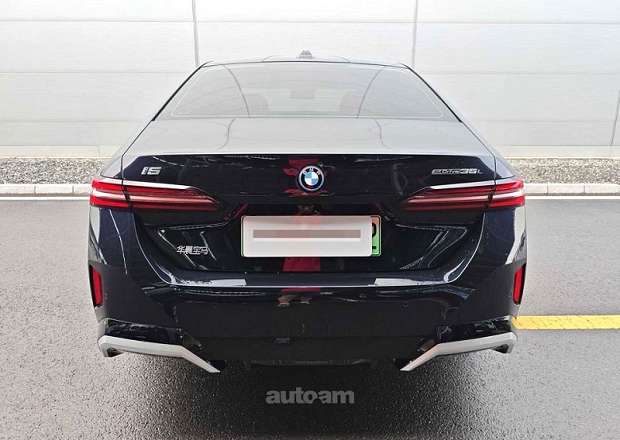 BMW i5