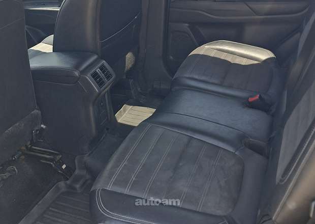 Mitsubishi Outlander 2018 — լուսանկար 12