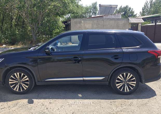 Mitsubishi Outlander 2018 — լուսանկար 4
