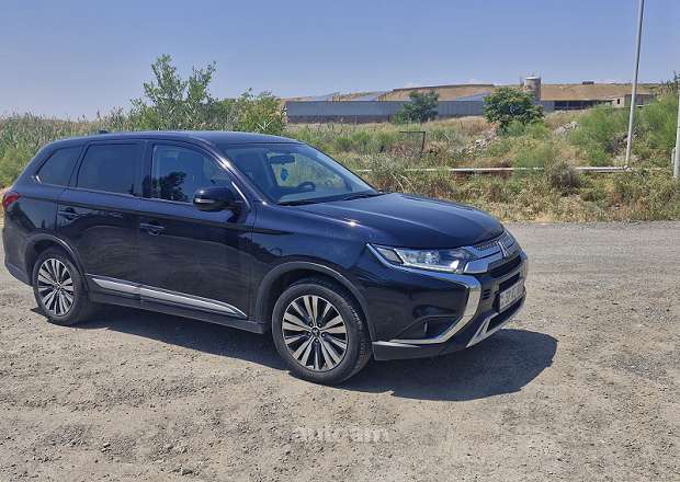 Mitsubishi Outlander 2018 — լուսանկար 3