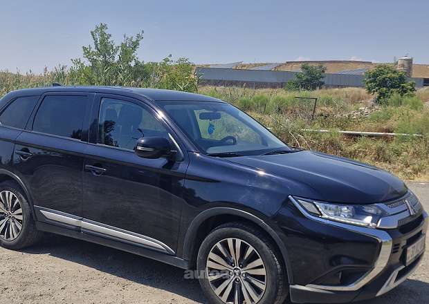 Mitsubishi Outlander 2018 — լուսանկար 2