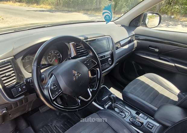 Mitsubishi Outlander 2018 — լուսանկար 8