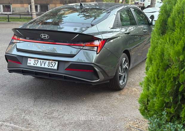 Hyundai Elantra 2025 — լուսանկար 13