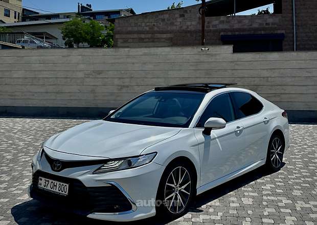 Toyota Camry 2021 — фото 1