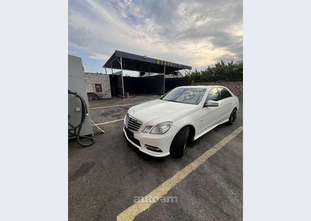 Mercedes-Benz E 350 2013 — photo 8